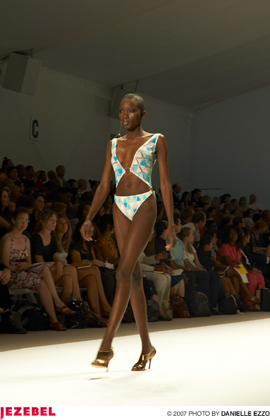 Illustration for article titled Gottex Spring/Summer '08 Show & Scene
